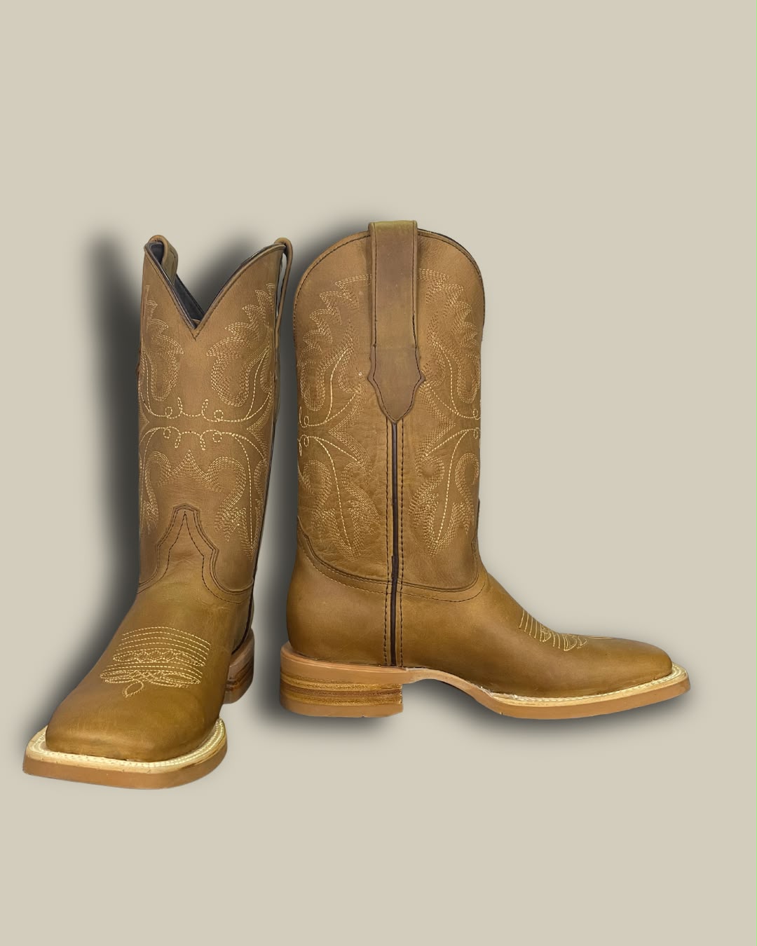 Detalle de bordado en bota Rodeo Mango